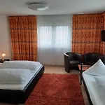 Adler Szálloda *